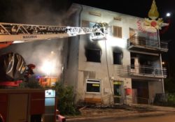 Frosolone / San Pietro in Valle. Incendio in un edificio: occupanti messi in salvo dai vigili del fuoco.
