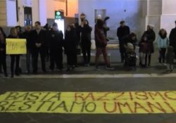 Castelpoto. Migranti in protesta davanti la Prefettura per dire il suo no al trasferimento del Centro accoglienza.