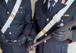 Caserta / Provincia. Minore alla guida di una vettura in possesso di coltello e mazza da baseball, forza posto di controllo dei carabinieri: denunciato.