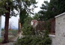 Sesto Campano / Venafro / Casacalenda. Tempesta di vento, danni e disagi in Molise: scuole chiuse, crolla una palestra.