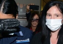 Donne assassine / La sua bambina lasciata morire di stenti, Alessia Pifferi in Tribunale per l’incidente probatorio.