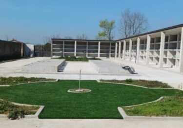 RIARDO. Definito transattivamente il contenzioso per la sostituzione delle 40 lapidi sulle tombe nell’area di ampliamento del cimitero comunale.
