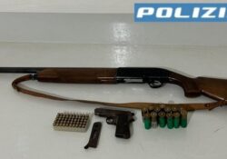 Sannio / Questura. Aveva in casa 4 fucili da caccia, 2 pistole, 31 munizioni per pistola e 166 munizioni da ca4ccia: denunciato un uomo.