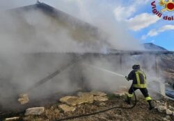 Castel San Vincenzo. Incendio in località Fonte Murillo: decisivo l’intervento dei Vigili del Fuoco.