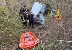 CASTEL MORRONE / LIMATOLA. Incidente all’alba lungo la Provinciale: l’intervento dei Vigili del Fuoco e l’estrazione dei corpi dalla vettura.