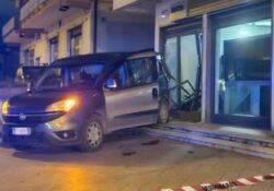 PIEDIMONTE MATESE / BELLONA. Assalti ai bancomat con la tecnica della marmotta, arrestati in 5: nel covo trovati 20mila euro.