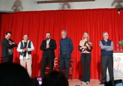 SAN POTITO SANNITICO. “Che facciamo, piangiamo?”, sold out la commedia al Teatro Comunale.