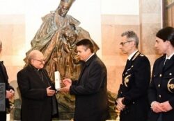 Cerreto Sannita / Telese Terme. Le ampolle con l’olio di Capaci, ricavato dalla coltivazione ulivi intitolati alla memoria dei Caduti della Polizia.