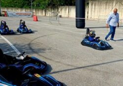 RUVIANO. Educazione stradale, evento in paese dell’ Automobile club Caserta: i bambini imparano le regole della strada al volante di kart elettrici.