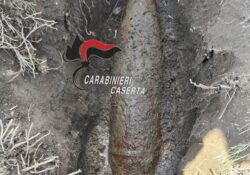 PIANA DI MONTE VERNA. Ordigno bellico affiora dal terreno: area isolata e messa in sicurezza dai Carabinieri.