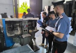 Caserta / Provincia. Blitz dei Carabinieri in un calzaturificio: scoperti lavoratori irregolari e rifiuti pericolosi. Imprenditore arrestato.