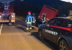 Pozzilli. Autista esce fuori strada col proprio autocarro adibito a trasporto animali: soccorso dai Vigili del Fuoco.