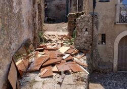 RIARDO. “Di fronte all’inciviltà non si può rimanere in silenzio e poi lamentarsi: un cretino poteva far conoscere a tutti il livello del suo disagio mentale scaricando materiali ingombranti…