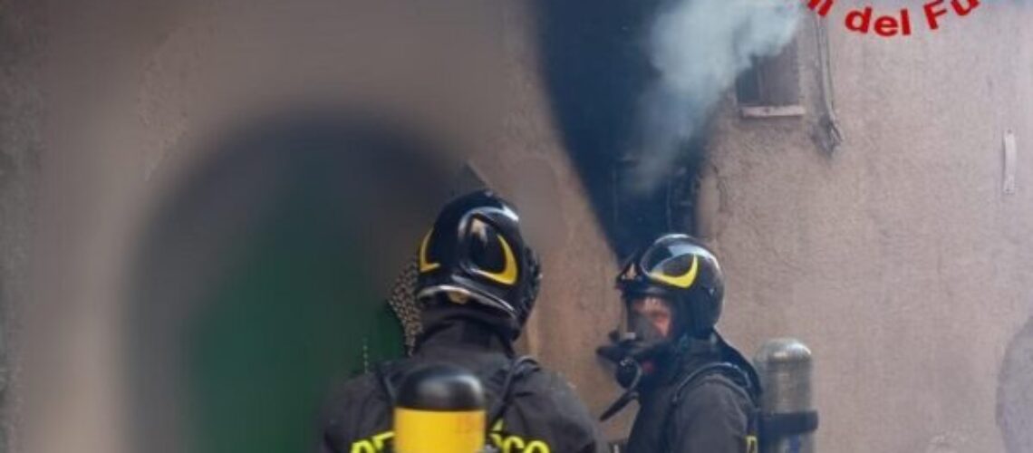 Venafro. Si incendia un contatore elettrico, intervengono i Vigili del Fuoco: nessuna persona coinvolta.