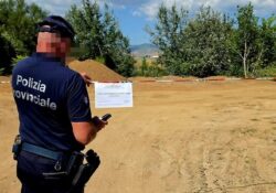 Capua. Sversamenti e lavori abusivi sull’argine del fiume Volturno: due denunciati e area sequestrata dalla Polizia Provinciale. 
