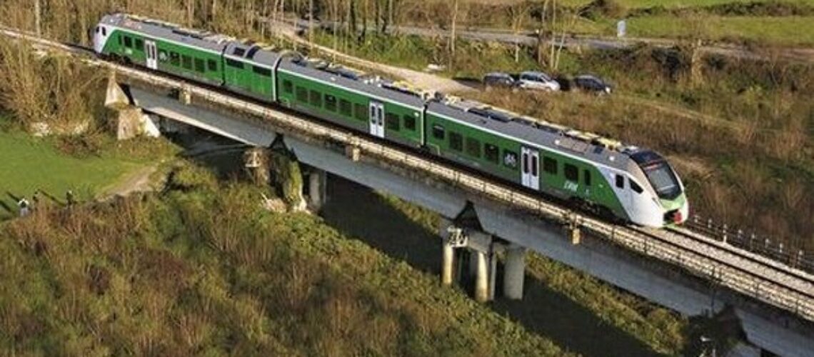 ALIFE. Incidente ad un passaggio a livello incustodito: ferita una donna da un treno in corsa.